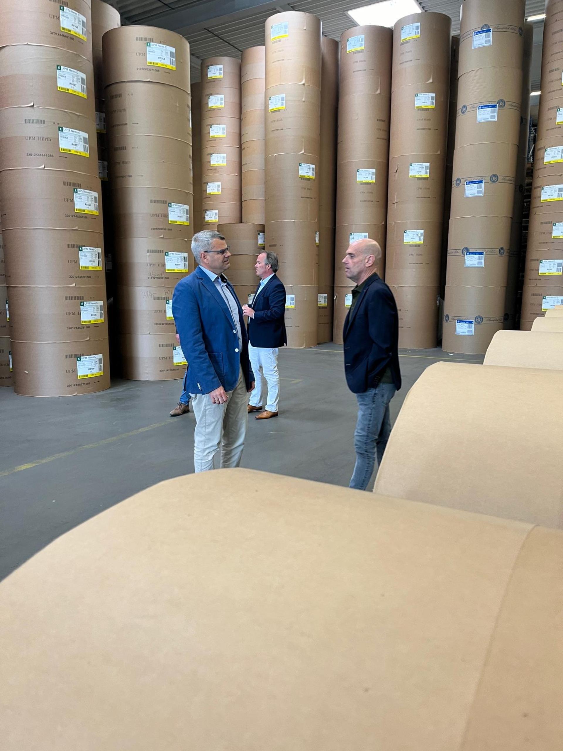 Bei der Druckerei lagern die Papiervorräte. (Foto: nd)