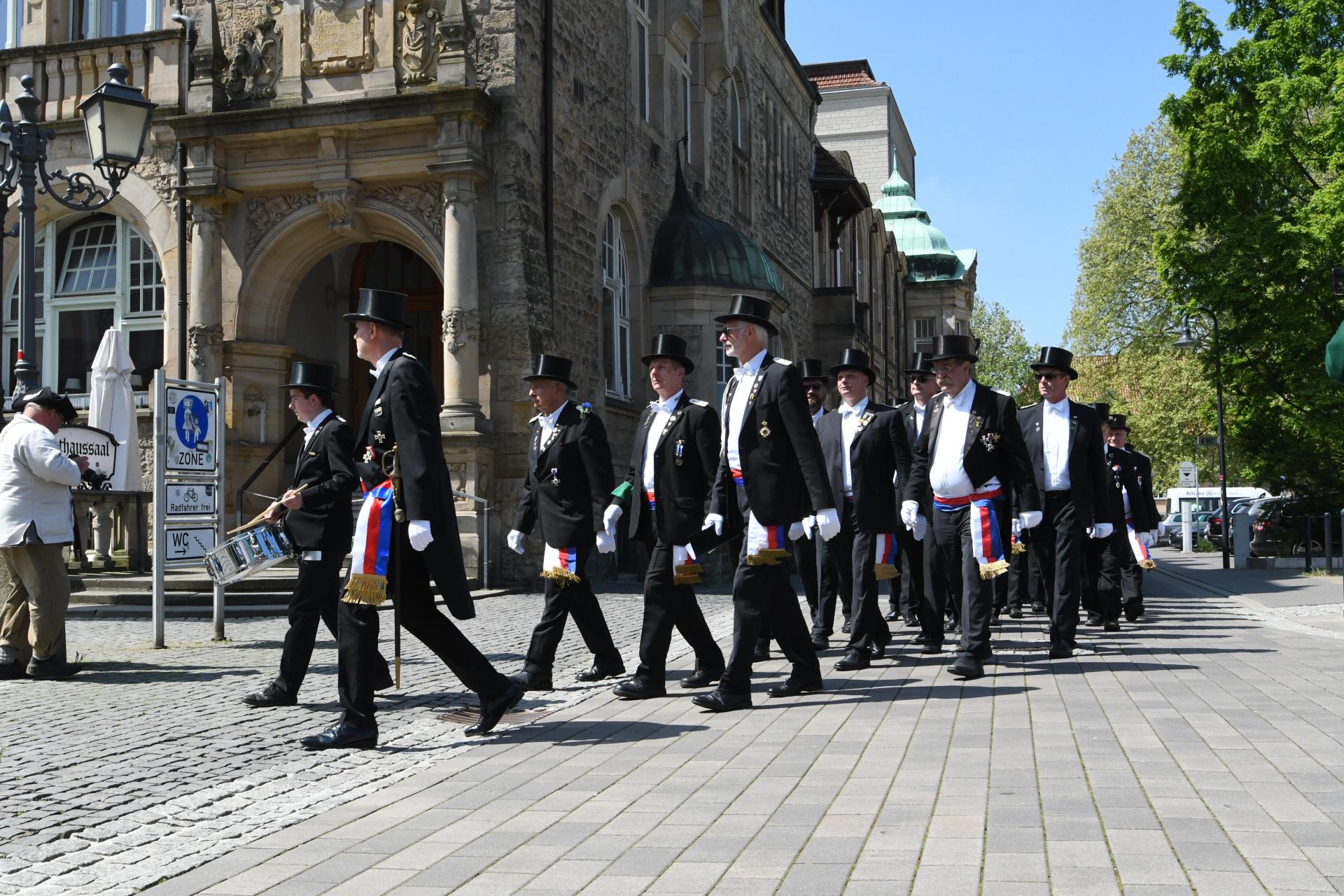 Die Stadt Bückeburg empfängt zum 300sten Geburtstag von Graf Wilhelm zu Schaumburg-Lippe ihren „Landesherren” mir einer großen Aktion in der Innenstadt. (Foto: nd)