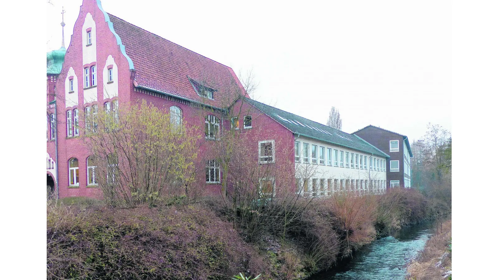 Neue Fenster und Pläne für den Pausenhof (Foto: red)