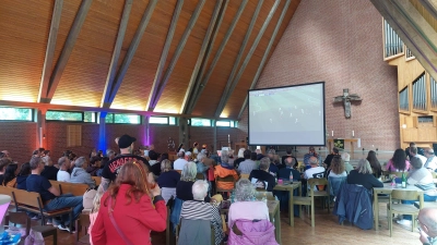 Gemeinsam Fußball schauen: Public Viewing in der Corvinuskirche. (Foto: privat)