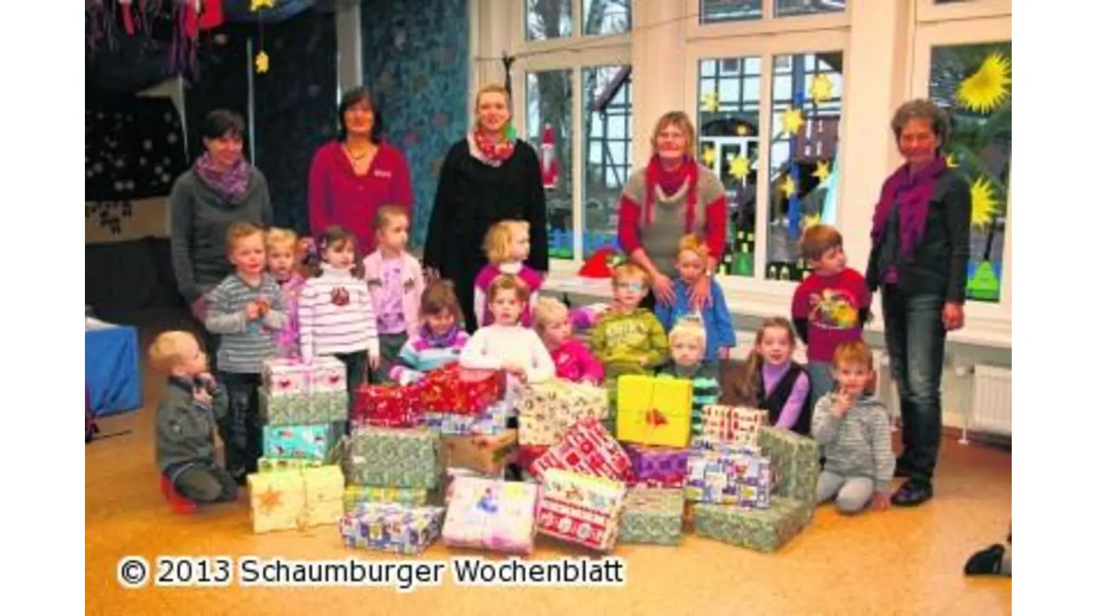 Kleine Kinder sammeln für die Umsonst-Boutique (Foto: red)