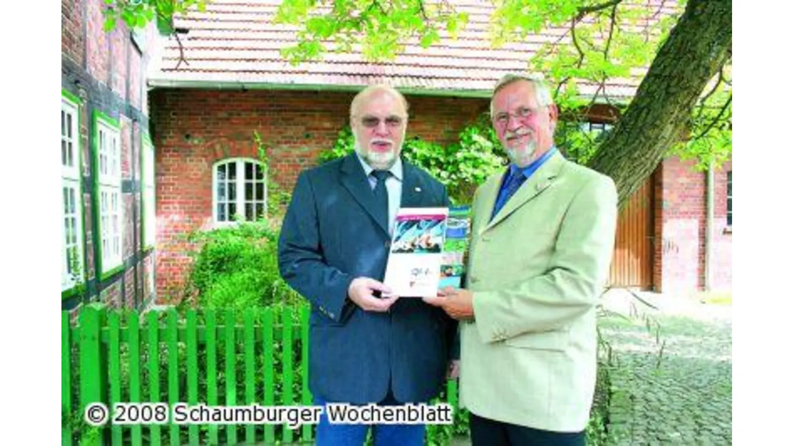 Bald rauchen im Busch-Dorf die Köpfe (Foto: ih)