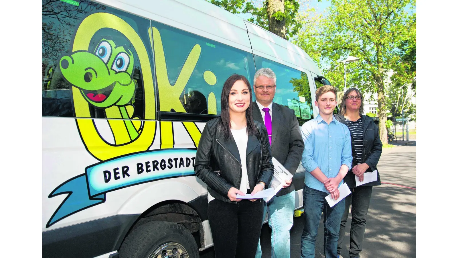 Ein freundlicher Dino grüßt von der Scheibe (Foto: wa)