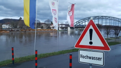Nur ein kurzes Intermezzo: Hochwasser am Parkplatz des Brückentors.  (Foto: ste)