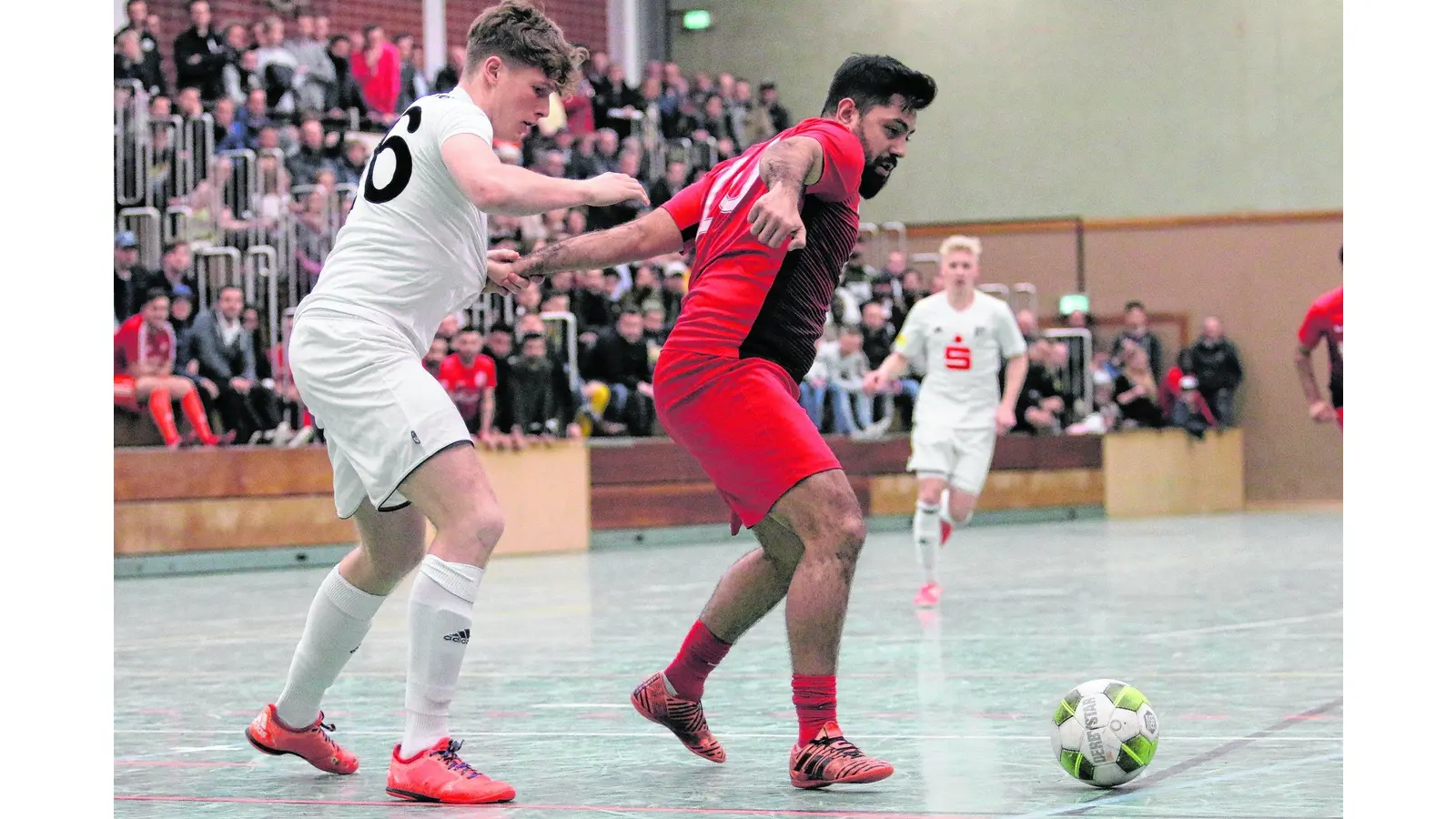Acht Teams wollen die Hallenkrone holen (Foto: bb)