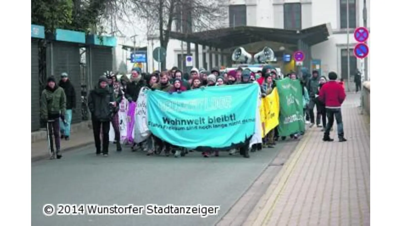 Demonstranten ziehen durch die Innenstadt (Foto: tau)