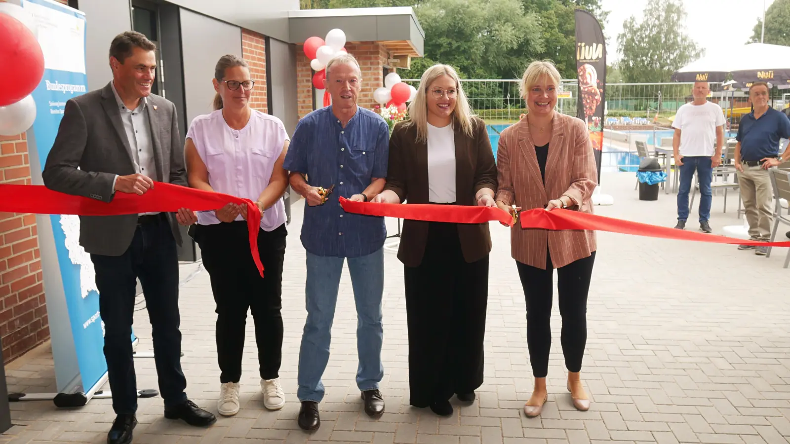 Offizielle Eröffnung mit Rotem Band: Markus Jacobs (v.l.), Michaela Ebert, Wilfried Mundt, Leonie Stemme und Marja-Liisa Völlers. (Foto: gk)
