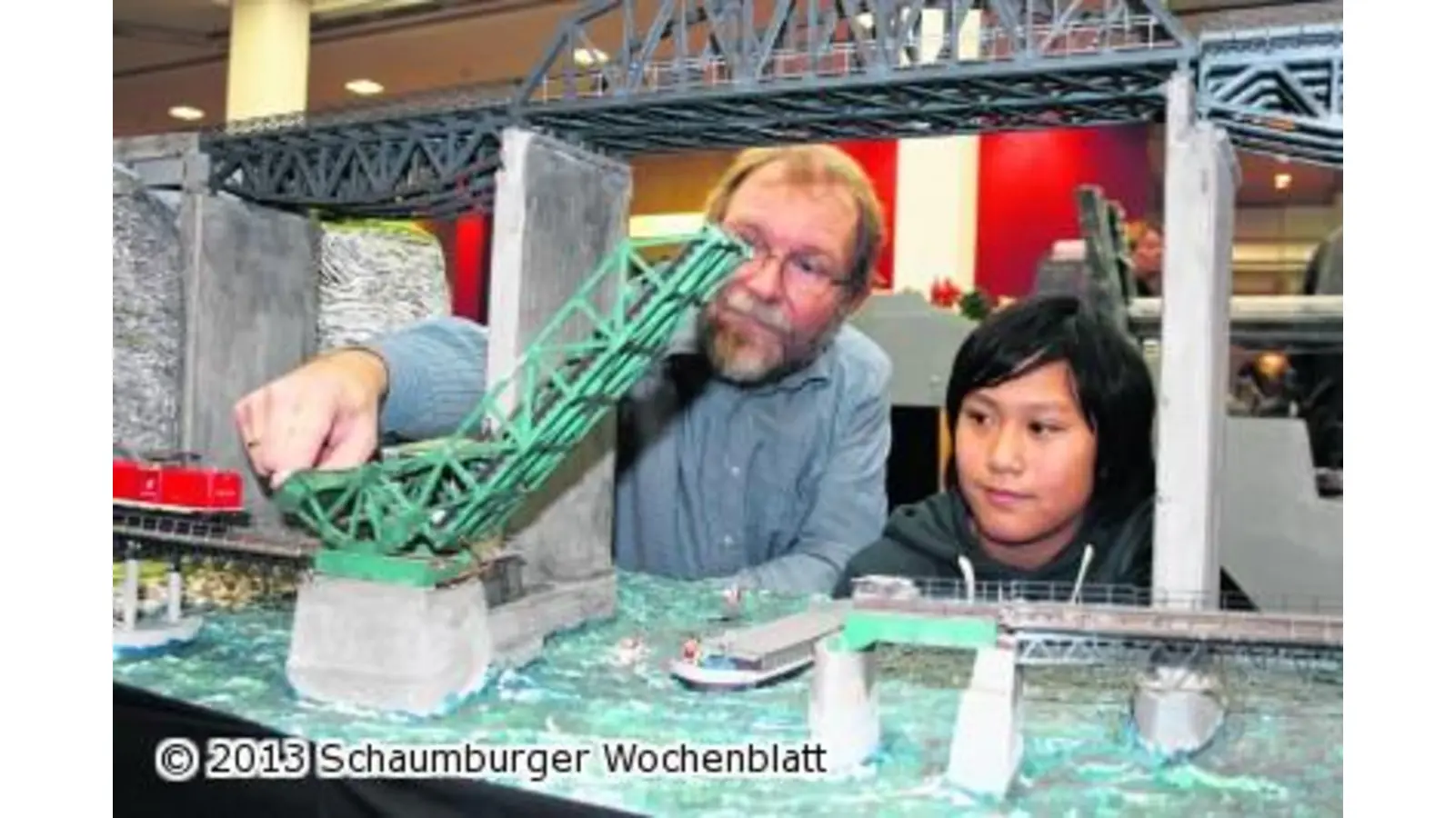 Die Sparkasse wird zu einer geschäftigen Bahnhofshalle (Foto: ag)