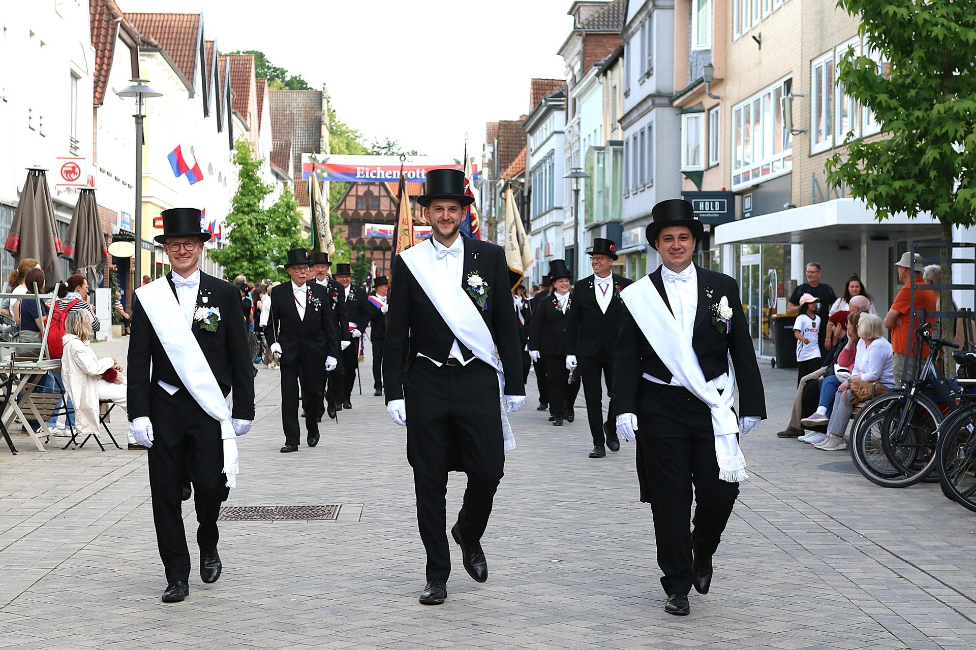Die Stadthäger haben am Mittwoch den Start des Schützenfestes fröhlich gefeiert.  (Foto: bb)