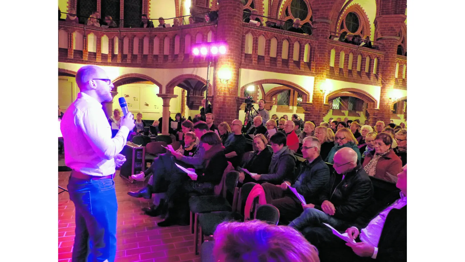 Lichtblicke mit Lichtern und Liedern (Foto: al)