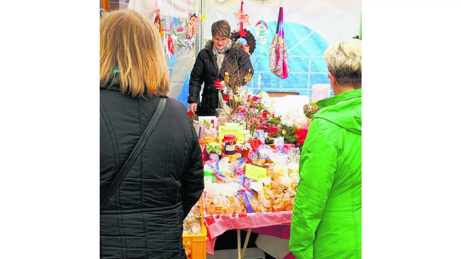 Besucher suchen Schutz vor stürmischen Böen (Foto: wtz)