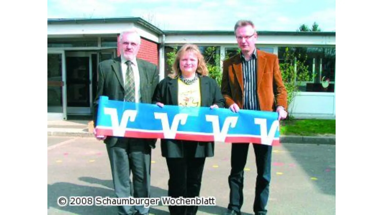 Volksbank-Spende für Grundschule (Foto: red)