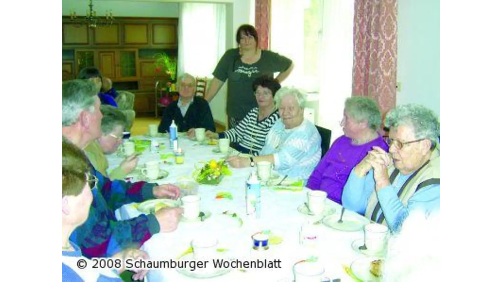 Ein Dorf ist gemütlich beisammen (Foto: red)