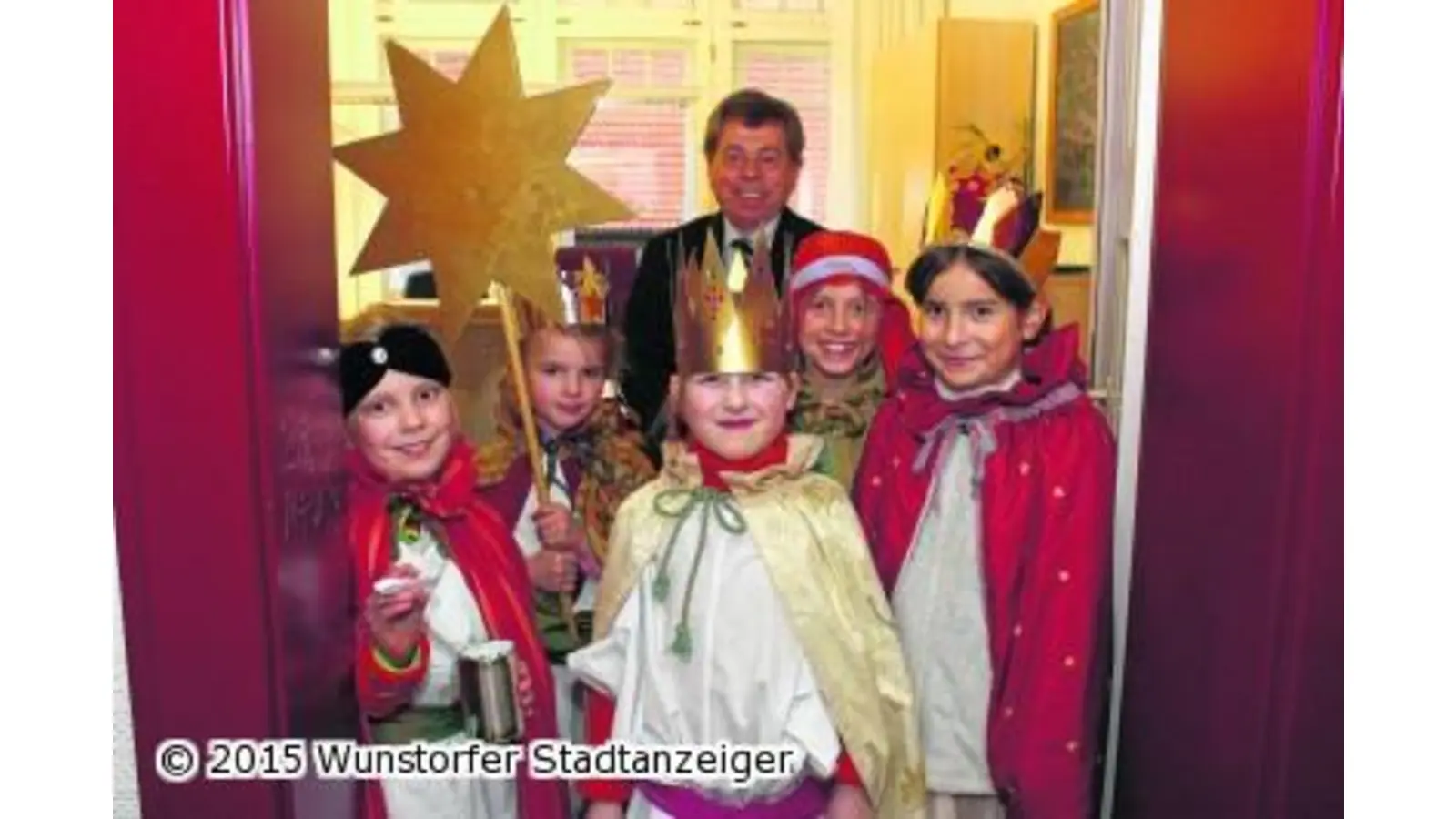 Sternsinger segnen das Rathaus (Foto: tau)