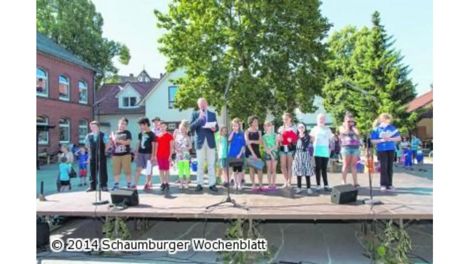 Kinder feiern internationales Schulfest (Foto: ste)