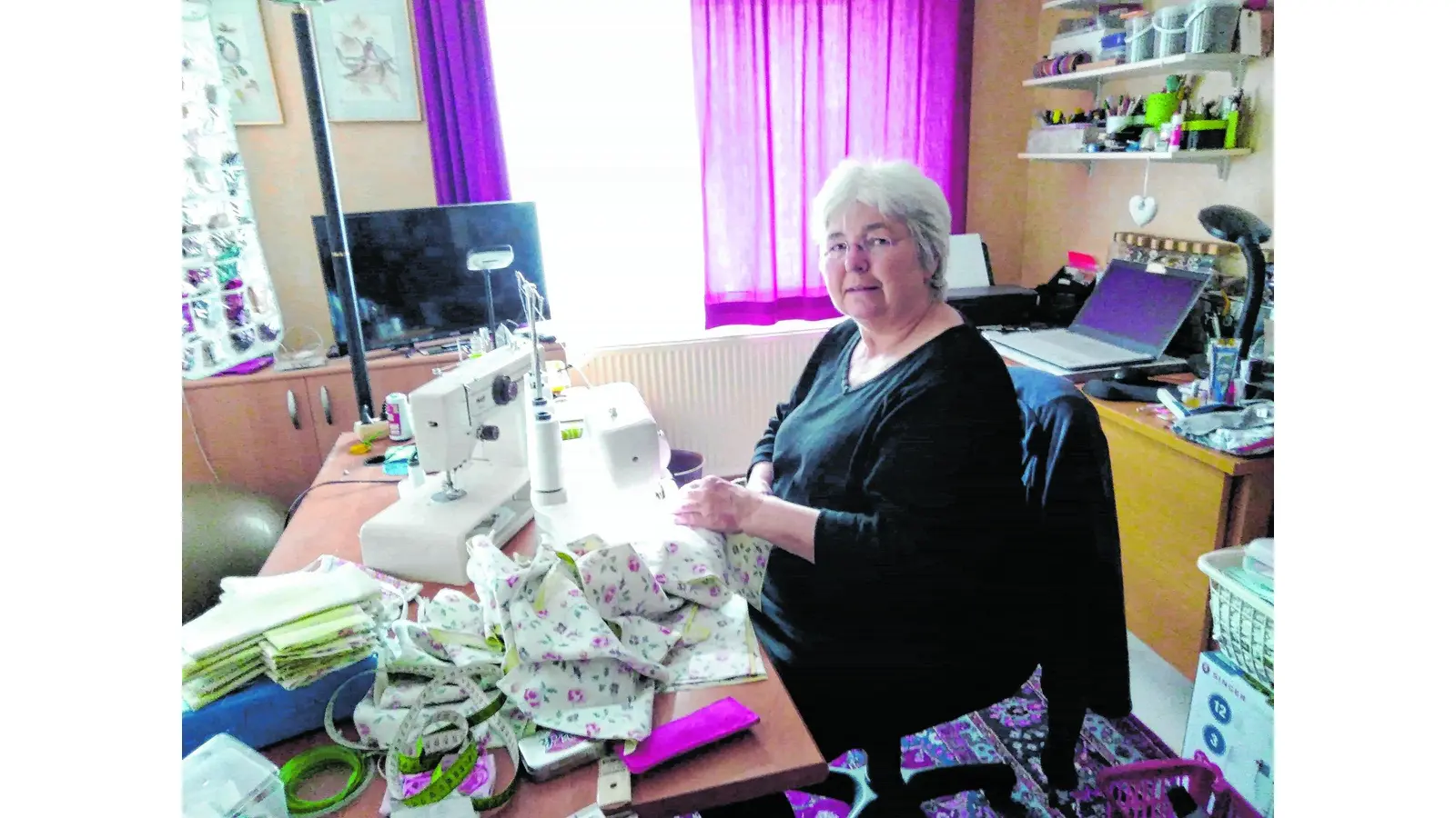Schon über 300 Masken genäht (Foto: red)