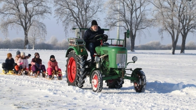 Es waren bestimmt noch mehrere Trecker im Butteramt und anderswo mit begeisterten jungen Schlittenfahrern unterwegs.  (Foto: gi)