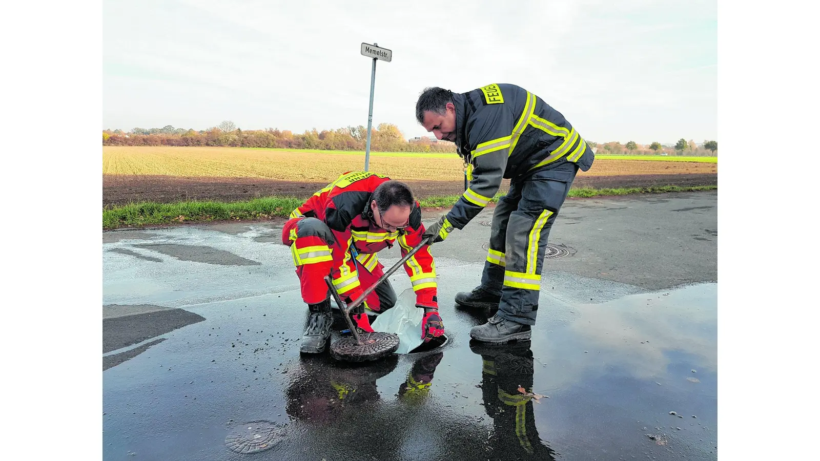 Feuerwehr prüft Hydranten (Foto: red)