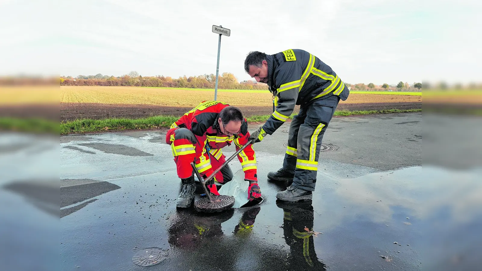 Feuerwehr prüft Hydranten (Foto: red)
