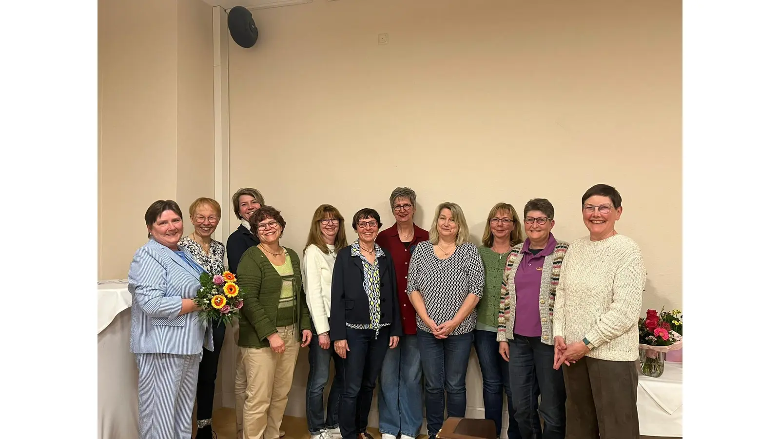 Der neue Vorstand von links nach rechts - Kirsten Katurbe, Elke Wulf, Sabine Oltrogge, Petra Pfingsten, Karin Herzog, Inge Look, Heike Jeuken, Andrea Schubert, Bärbel Meier, Gabriela Lührßen und Birgit Schneider. Nicht im Bild Claudia Rohlfs. (Foto: privat)