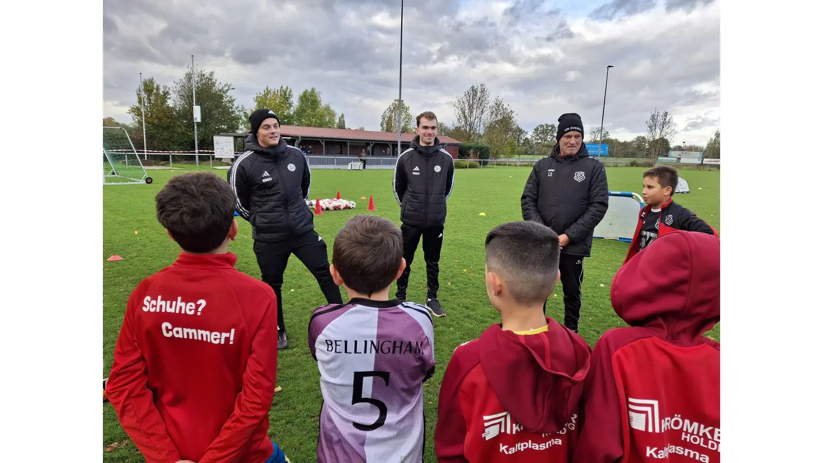 DFB-Mobil begeisterte die E-Jugend des VfR Evesen mit Training und wertvollen Tipps. (Foto: privat)