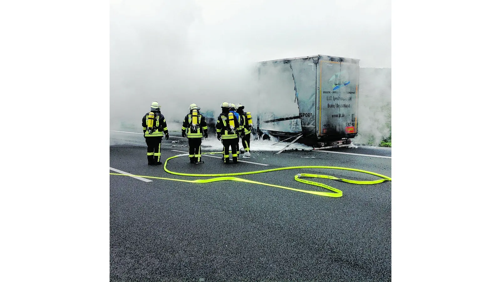 Brennender Anhänger sorgt wieder für langen Stau (Foto: mk)