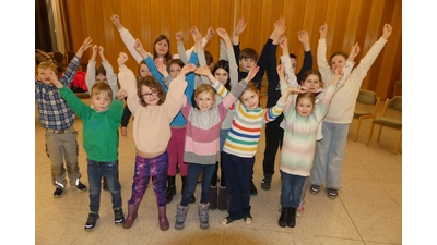 Große Freude herrscht bei den Kindern auf das Ergebnis des Musicals. (Foto: Gerald Flade)