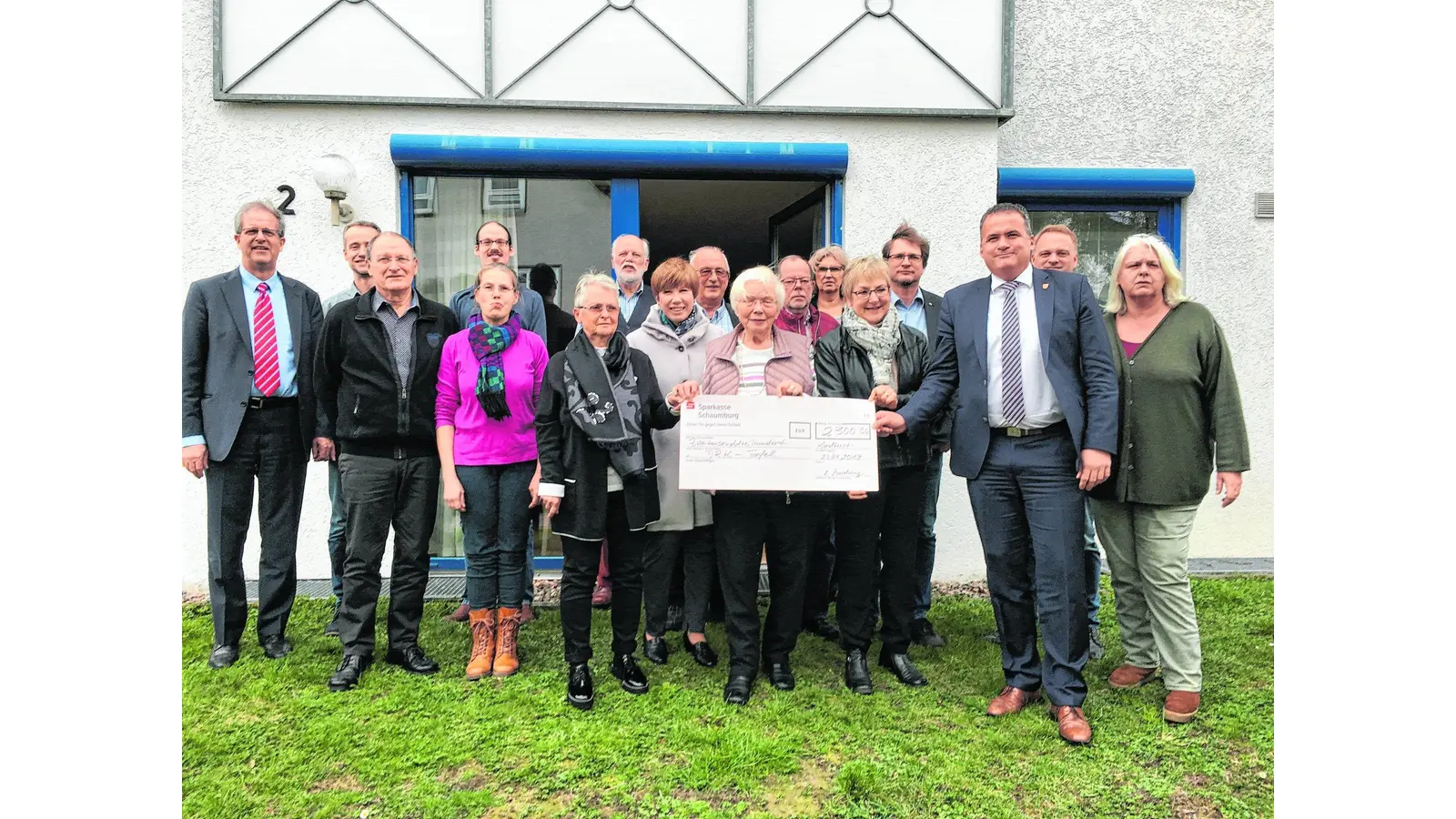 Chöre ersingen 2300 Euro für die Tafel (Foto: jl)