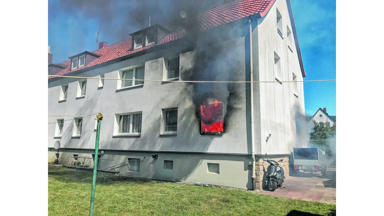 Zwei Schwerverletzte nach Feuer in einer Wohnung (Foto: ste)