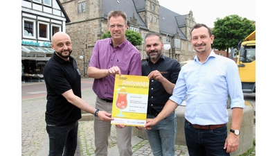 Antonio Iannone (v. li.), Gerd Krome, Levent Tarak und Henning Pusch laden zum Start der „Sundowner-Veranstaltungsreihe“ ein.  (Foto: Borchers, Bastian)