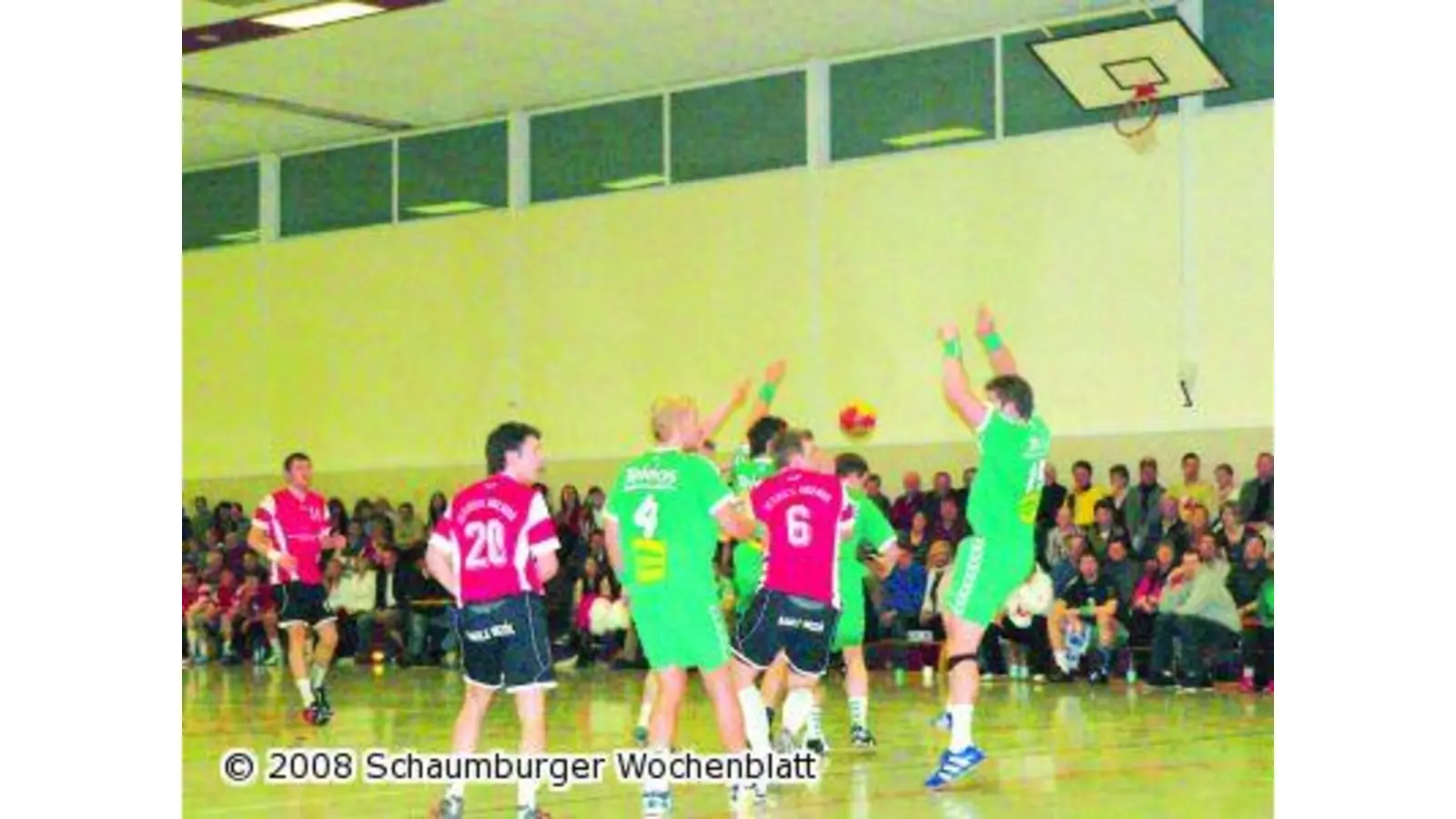 Spieler des Oberligisten heizen den Bundesligaprofis kräftig ein (Foto: ro)