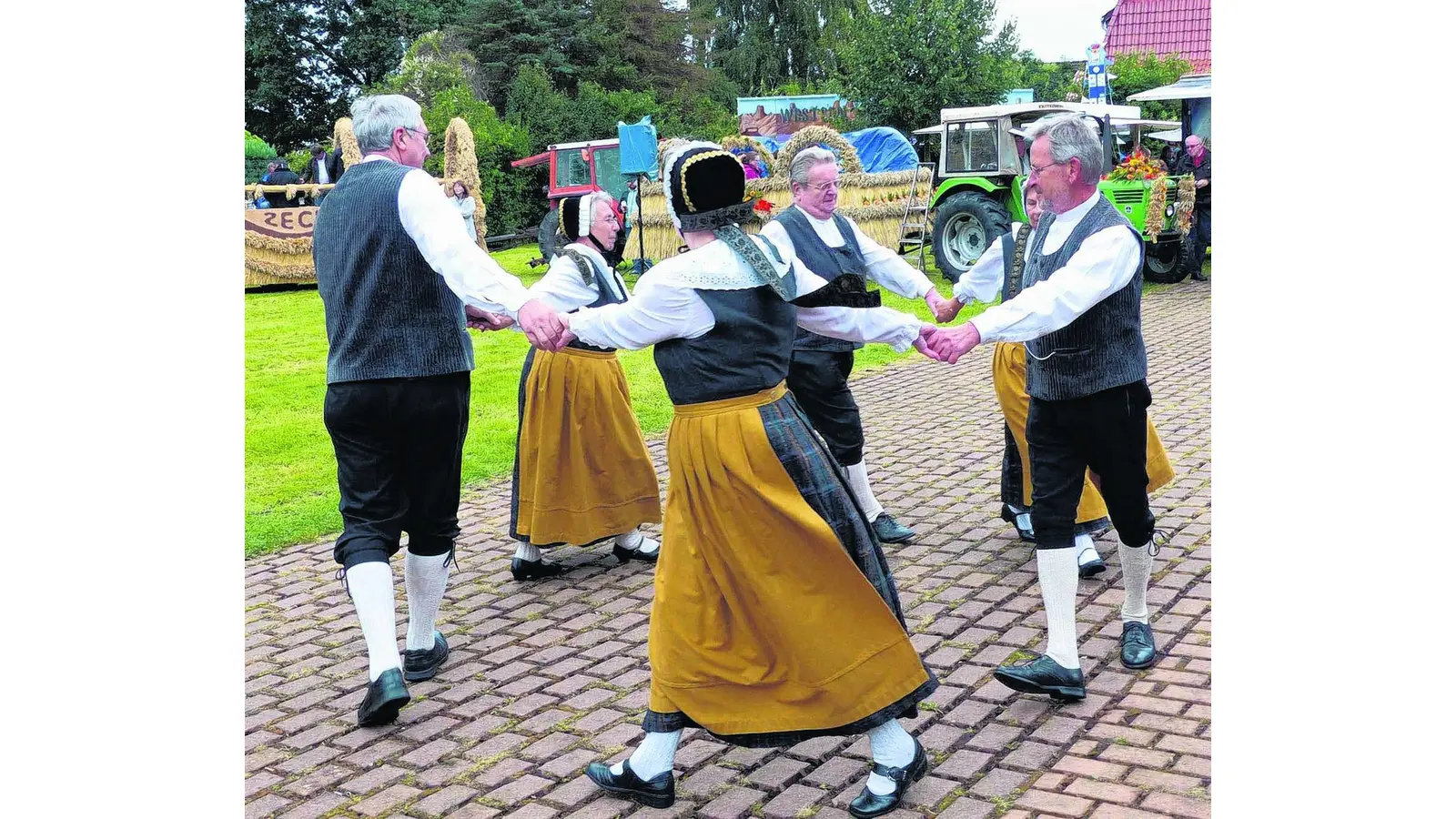 Bunte Parade mit Umzug und flotten Tänzen (Foto: km)