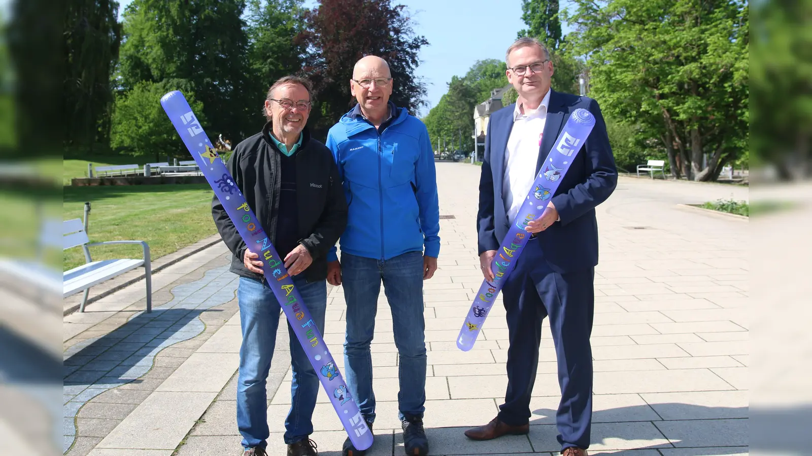 Ulrich Dehne (v. li.) und Heiner Matthias von der Skigemeinschaft Nordschaumburg hoffen, dass am 10. Juni viele Teilnehmer beim Kurparklauf über die Promenade wetzen.  (Foto: Borchers, Bastian)