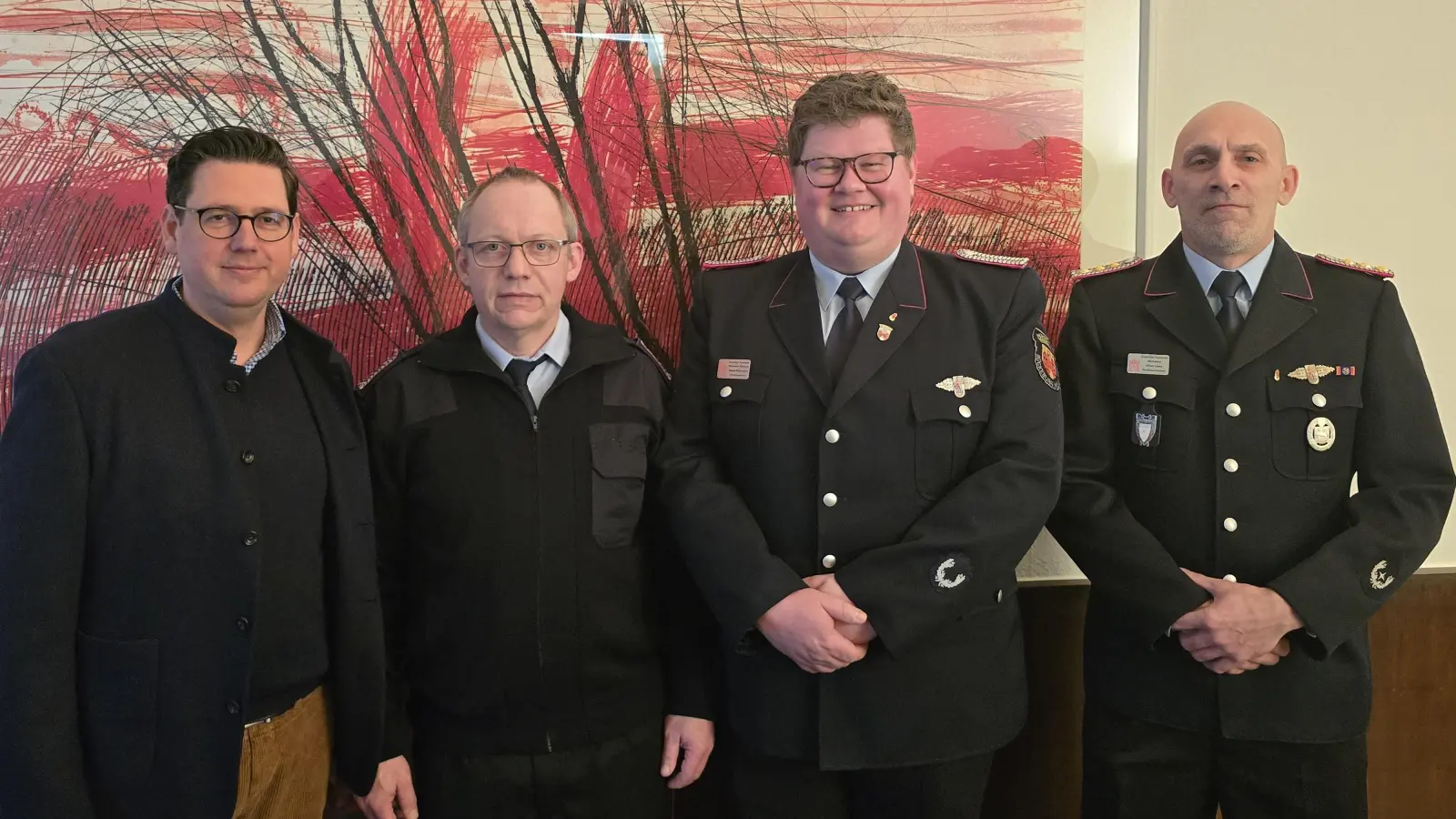 Bürgermeister Axel Wohlgemuth empfing den stellvertretender Ortsbrandmeister Olaf Schramme, Ortsbrandmeister Tobias Rüthemann und Stadtbrandmeister Oliver Liese. (Foto: privat)