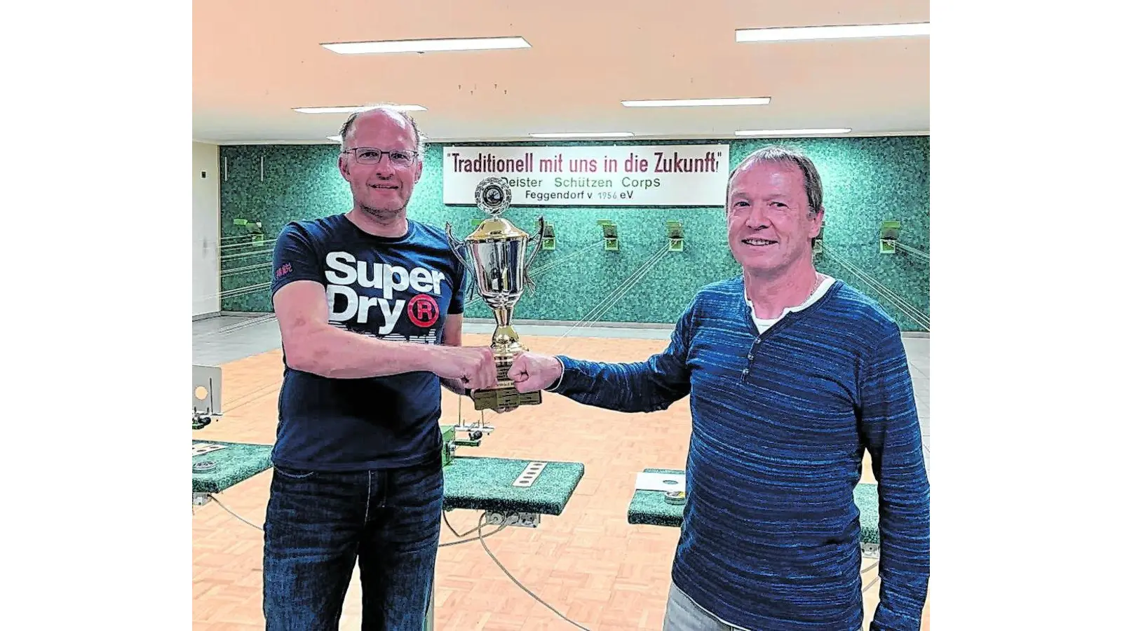 Pokal geht an Frank Siveke (Foto: al)