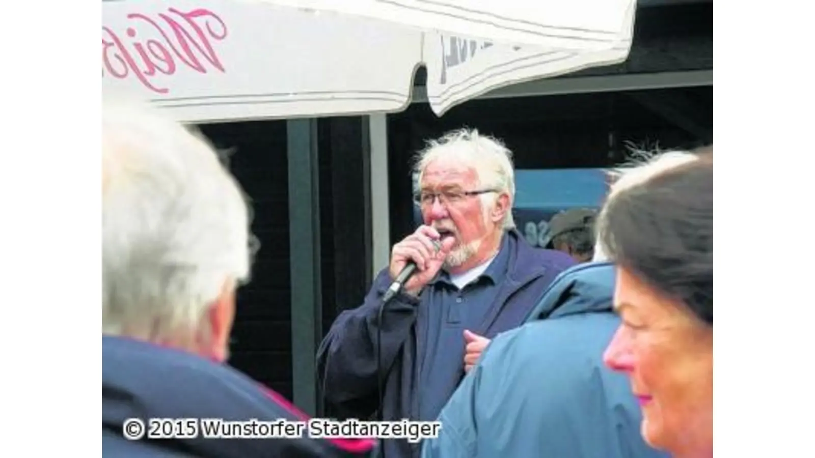 Stimmung und Musik vertreiben die dunklen Wolken (Foto: ew)