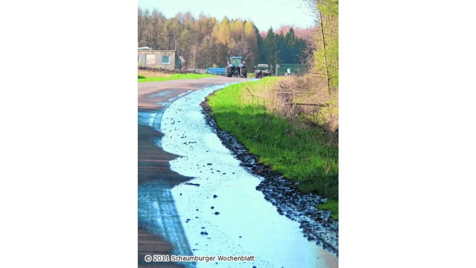 Mächtige Gülleflut belastet Gräben und Bäche am Süntel (Foto: al)