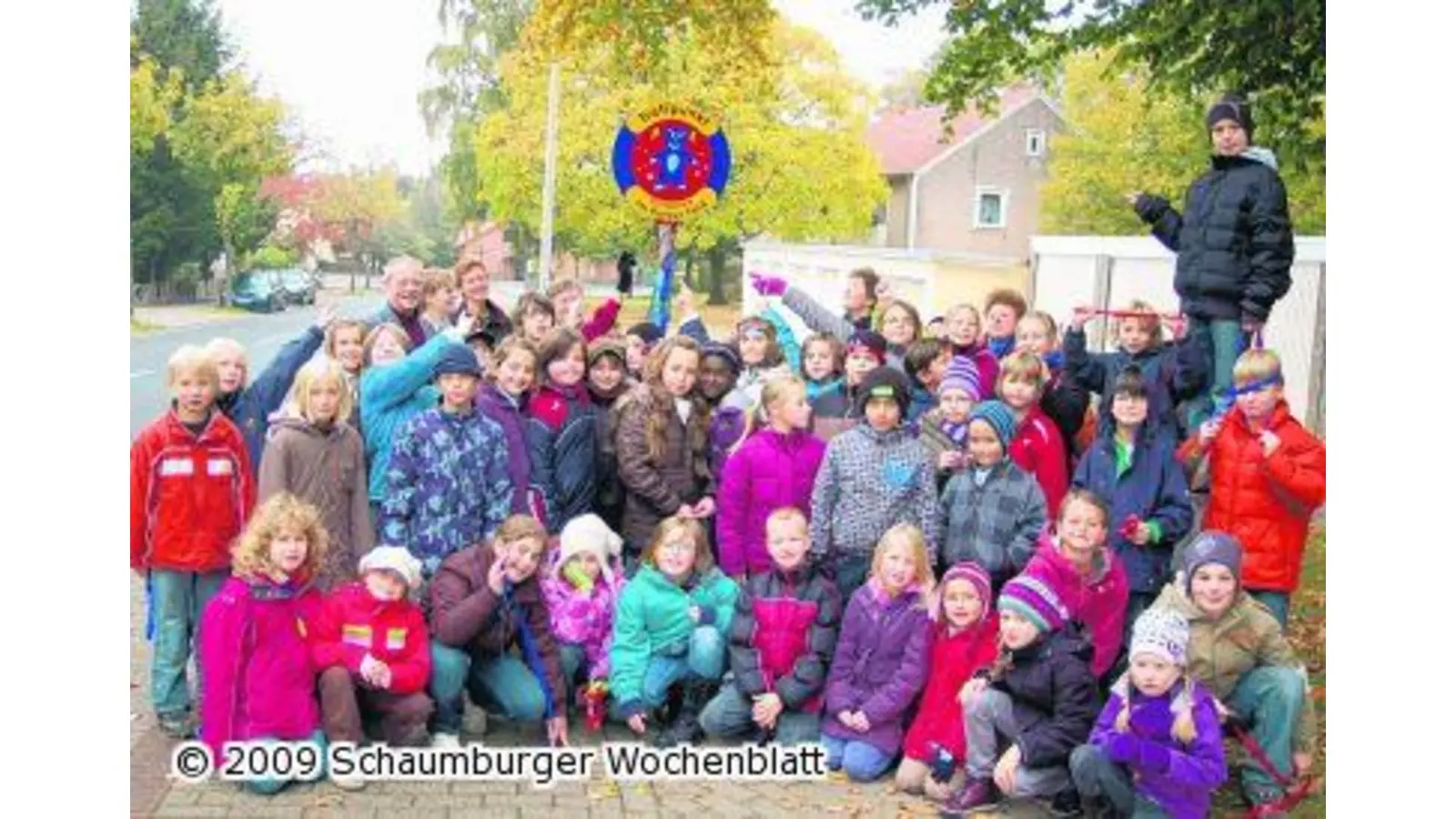 Schildenthüllung an Grundschule (Foto: red)