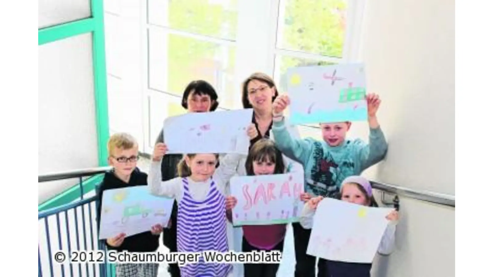 Sechs kleine Künstler gewinnen einen Preis beim Malwettbewerb der Frauenklinik (Foto: ag)