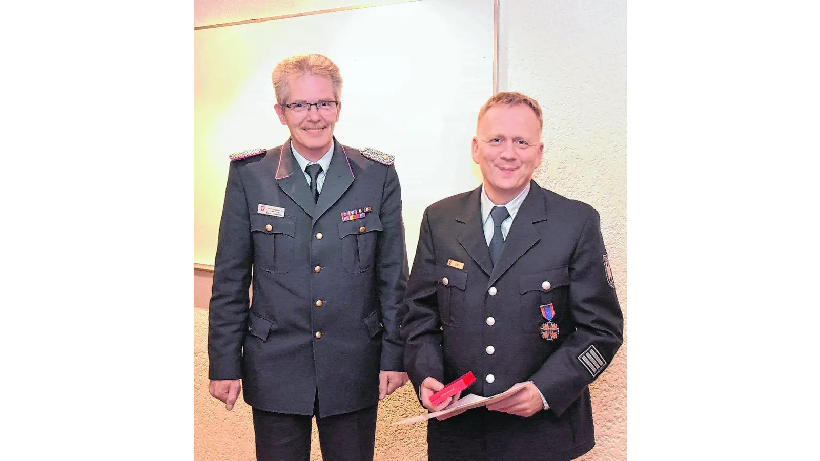 Feuerwehr-Ehrenkreuz in Bronze für Marcus Bahr (Foto: red)