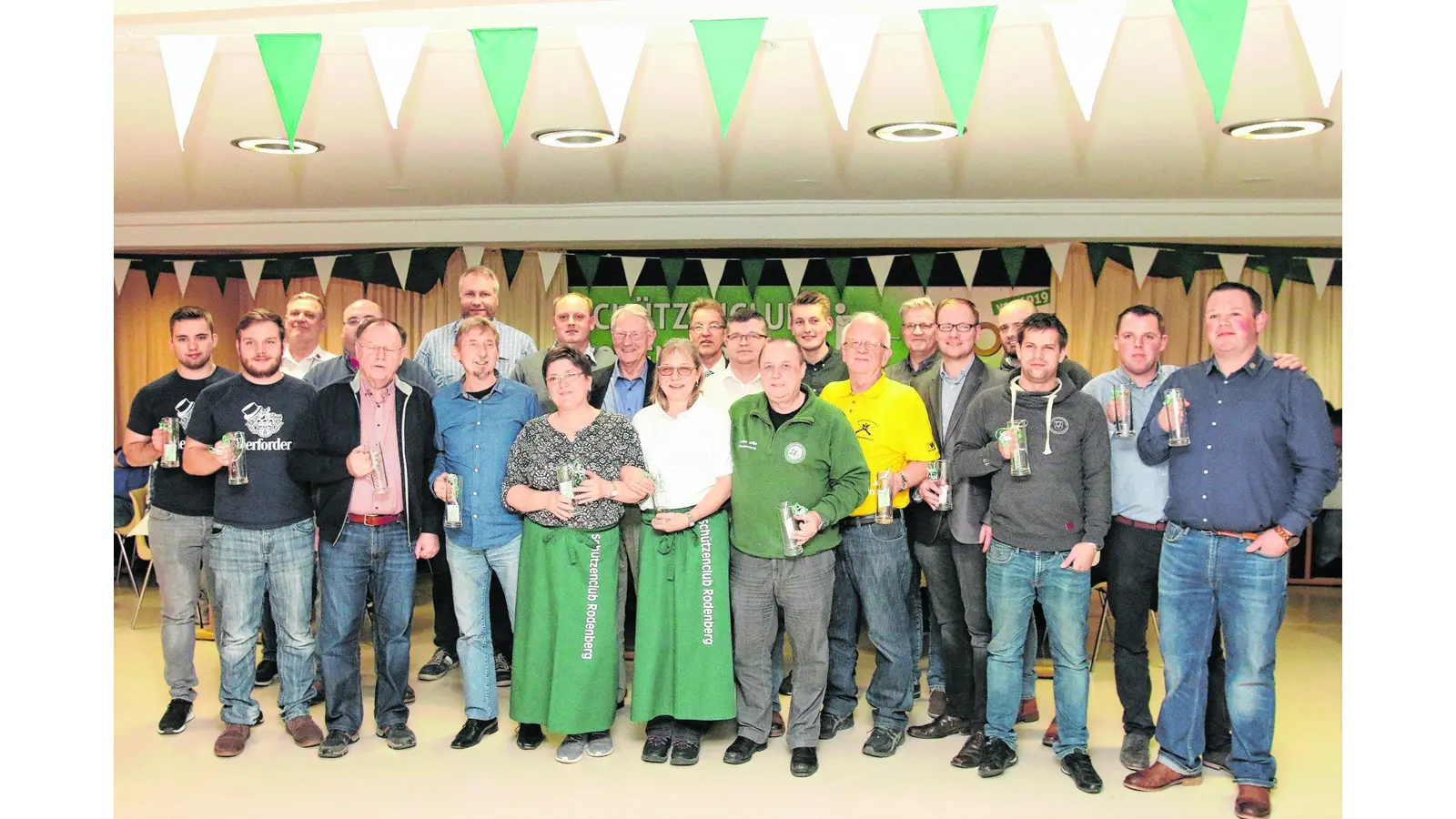 Schützenkomitee 1 holt sich den begehrten Siegerpokal (Foto: bb)