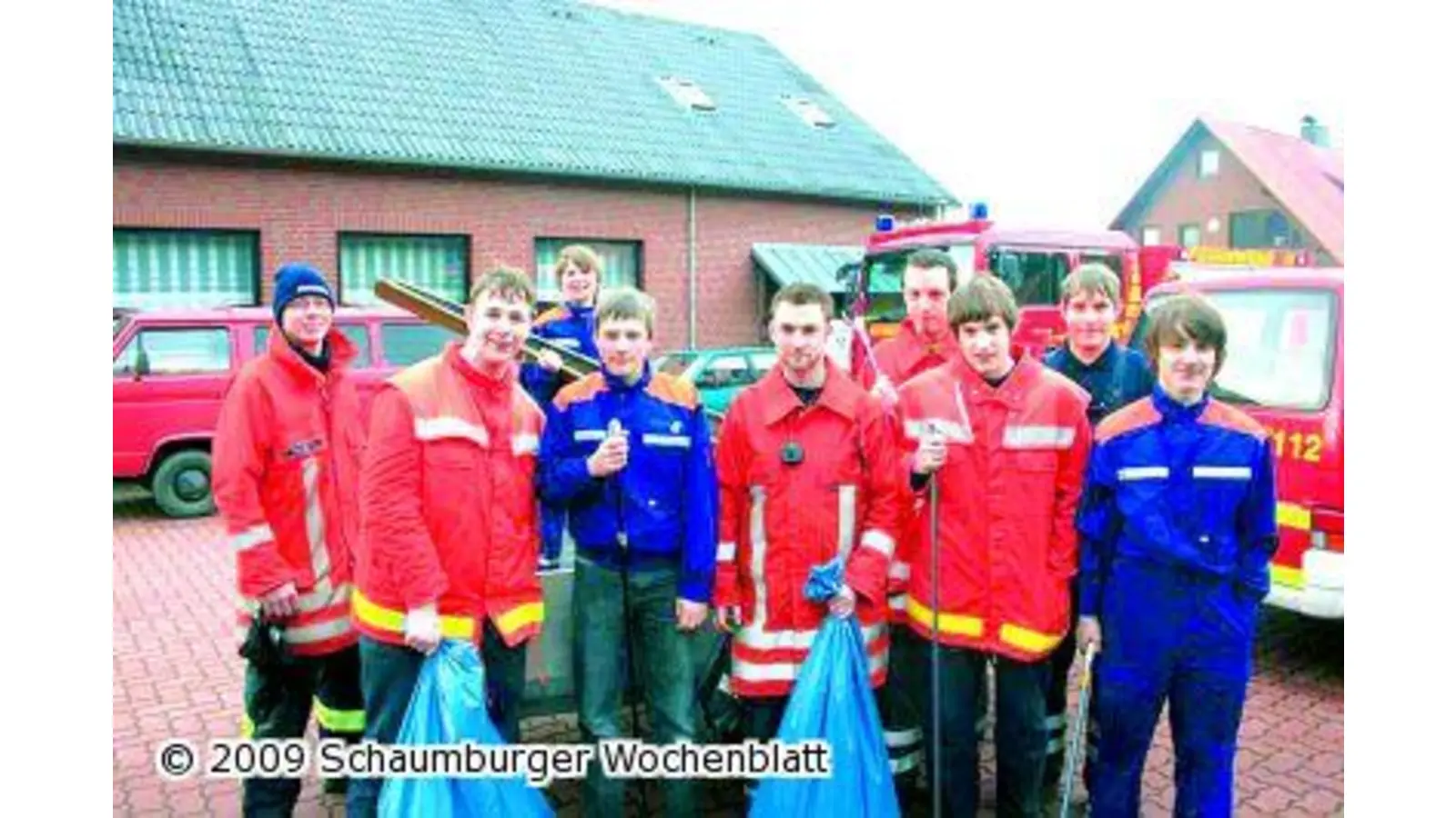 Jugendfeuerwehr macht sauber (Foto: mk)