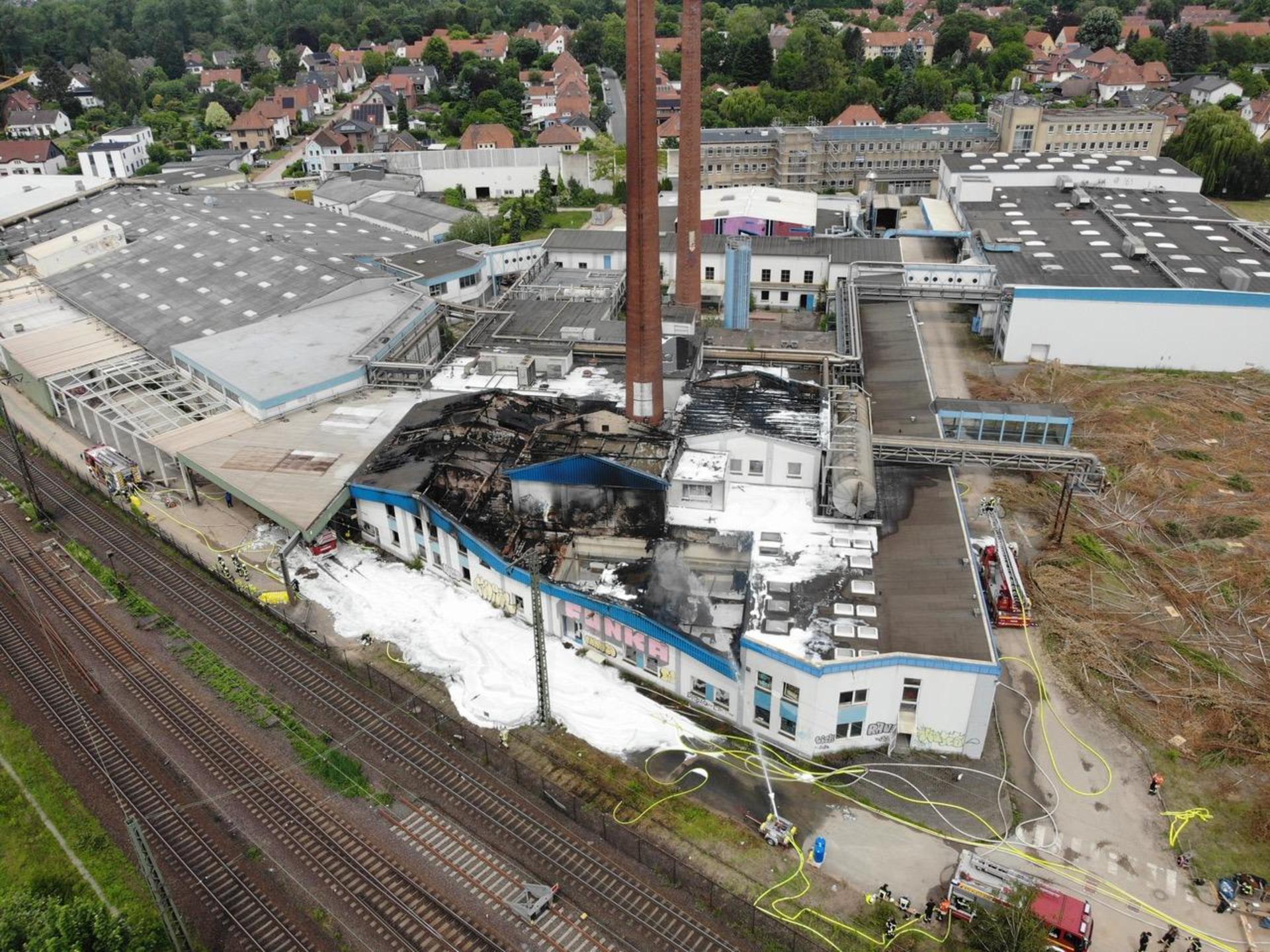 Nach den Löscharbeiten: Lagerhalle auf dem ehemaligen Vion Gelände. (Foto: Feuerwehr)