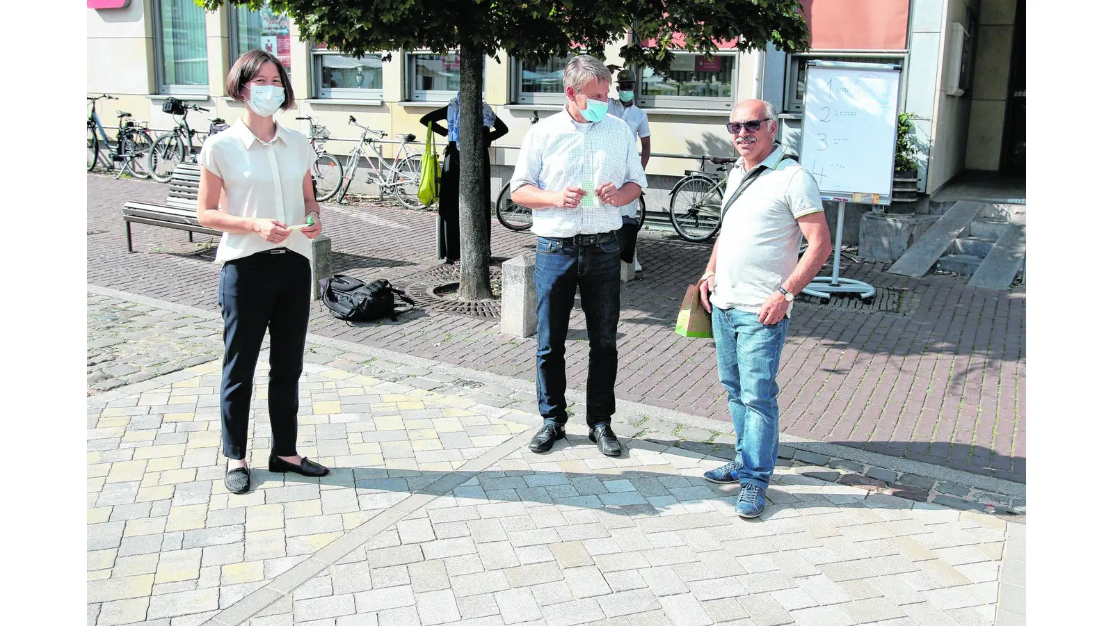 Bürger stellen zahlreiche Fragen zur Pflasterung (Foto: bb)