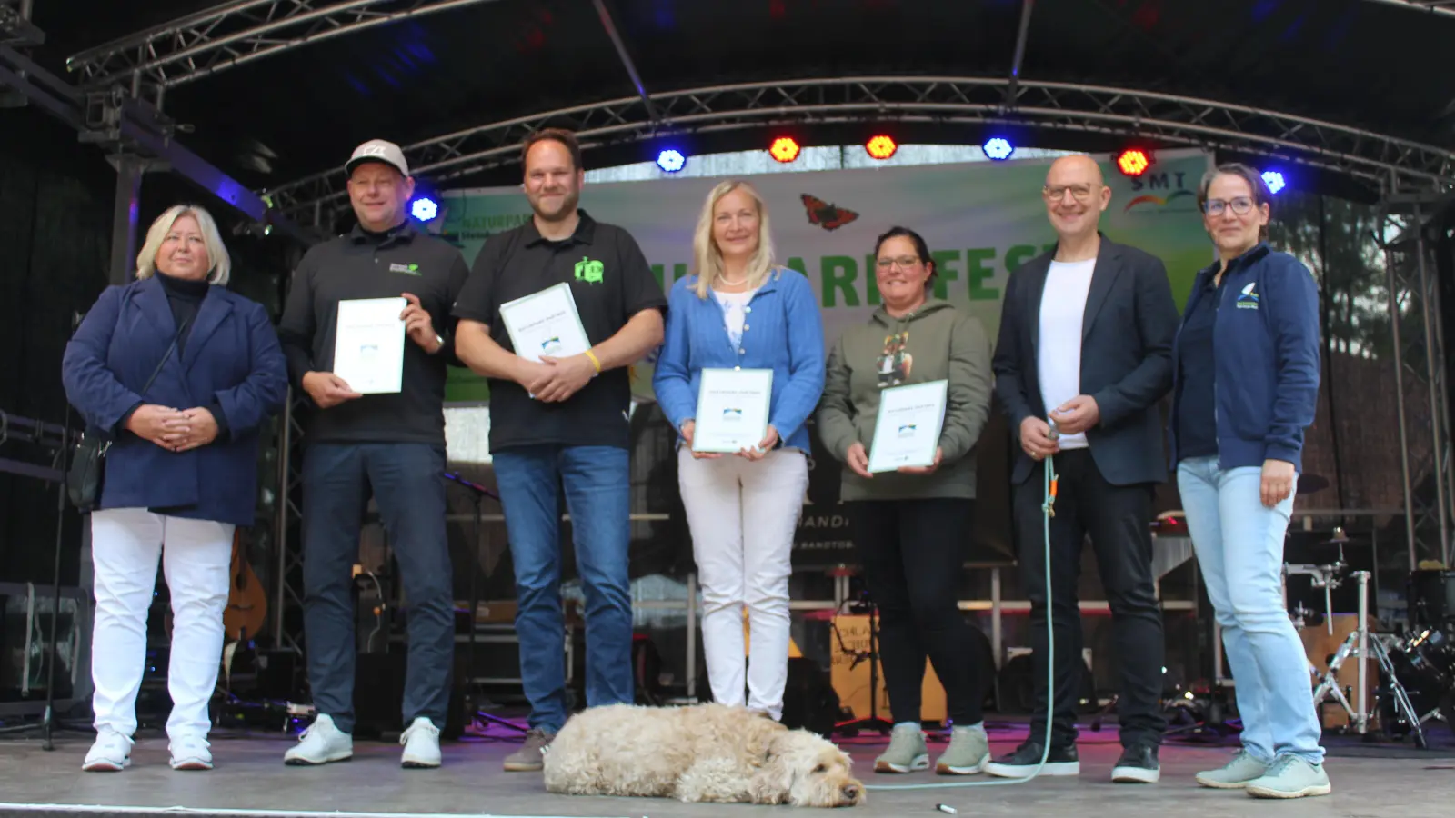Freuen sich über die Auszeichnungen (v.li.): Christiane Schweer, Thomas Rätzke, Heiko Abmeyer, Sylke Herse, Sina Kruse, Jens Palandt und Doreen Juffa. (Foto: wb)