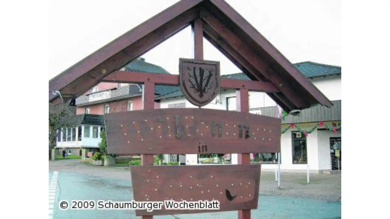 Eingangsschild demoliert (Foto: red)
