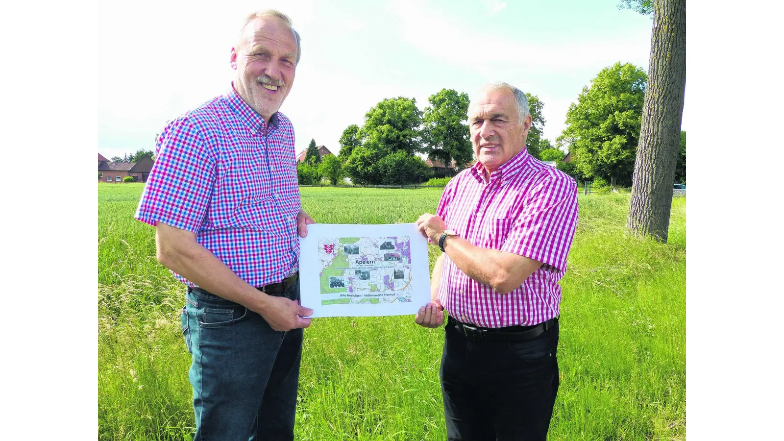 Ein Buch zeigt Bilder aus allen Ortsteilen (Foto: al)