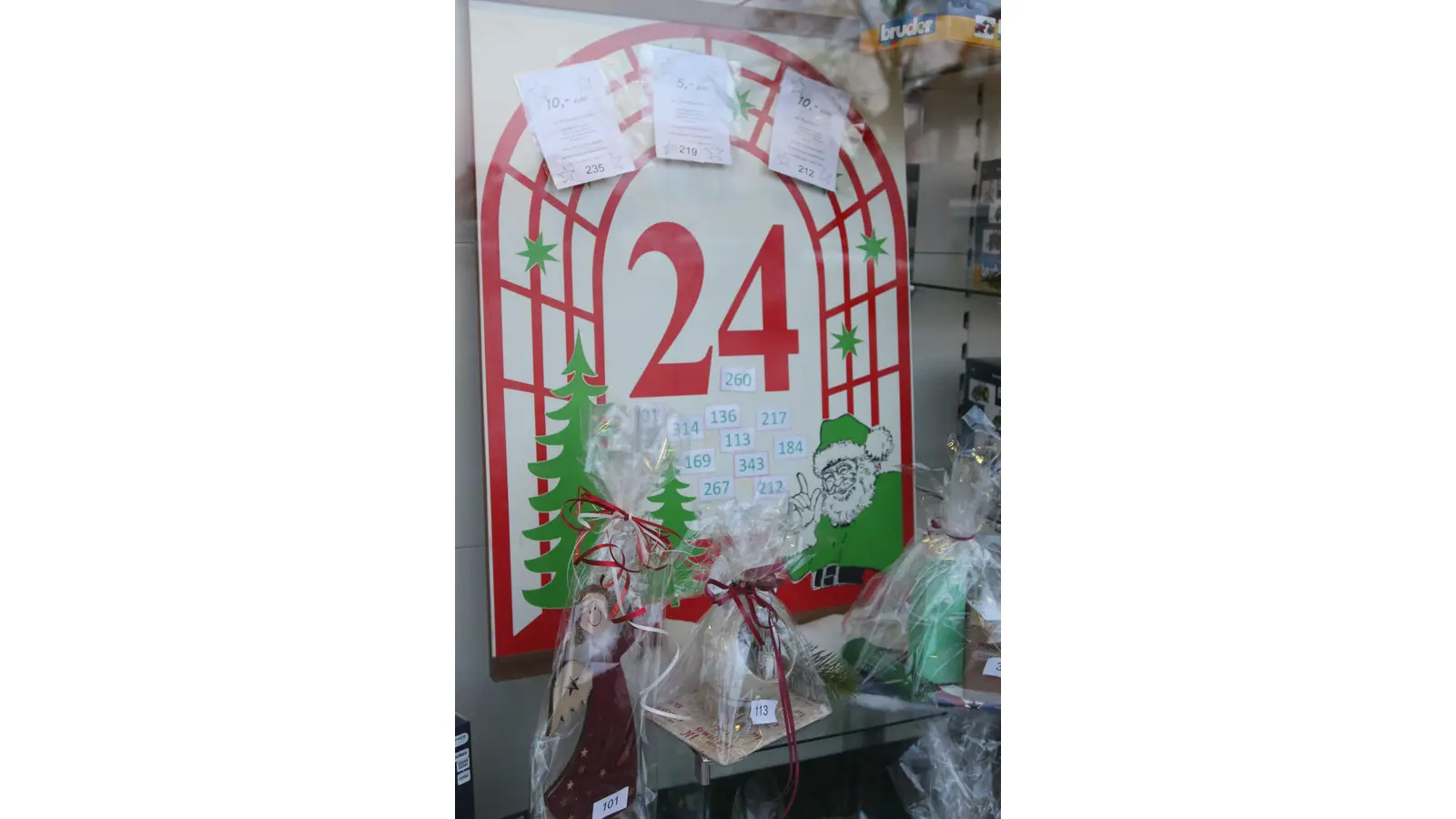 Die Adventskalender-Aktion ist angelaufen, der Loskauf eröffnet die Chance auf attraktive Gewinne.  (Foto: bb)