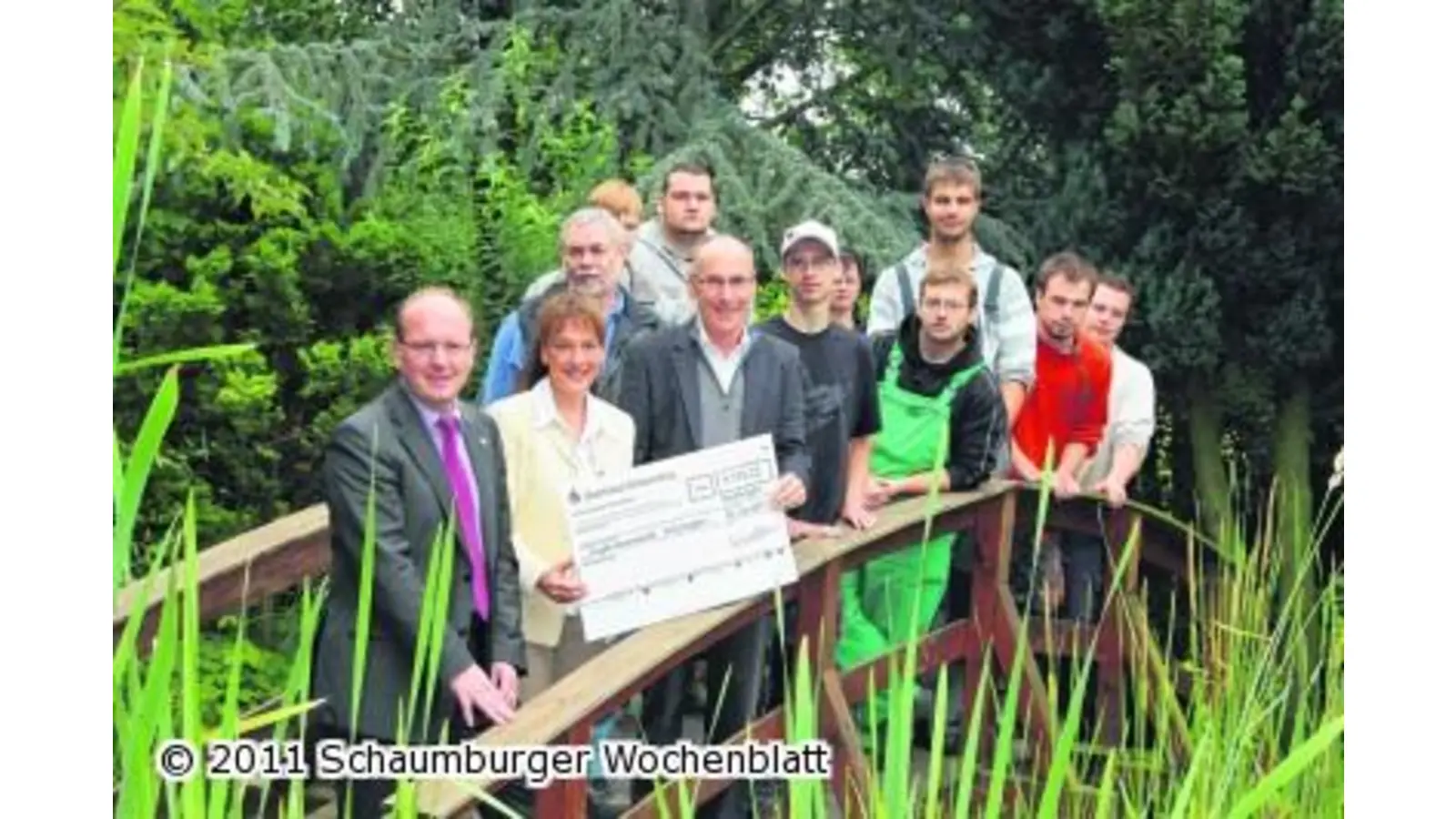 Hoher Spendenscheck macht Leiterin sprachlos (Foto: jl)