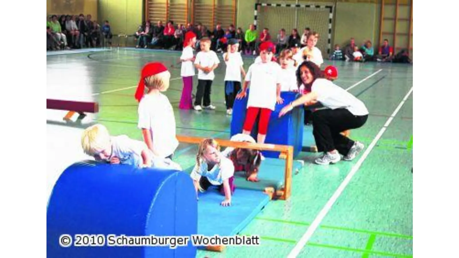 Piraten stürmen die Sporthalle (Foto: red)
